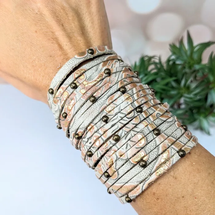 Bliss Crystals Bracelets Leather Bracelet 65 75 21 Strand w Studs Adjustable LV2755