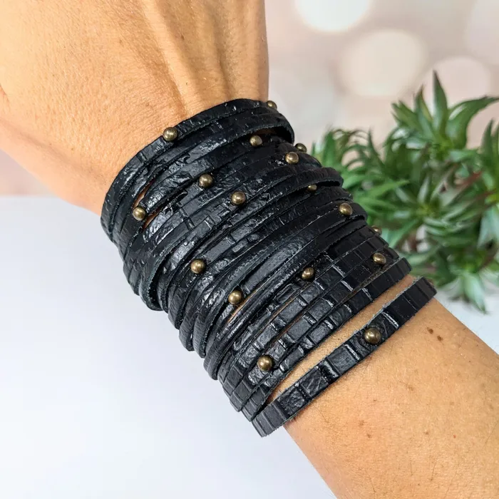 Bliss Crystals Bracelets Leather Bracelet 65 75 21 Strand w Studs Adjustable LV2755